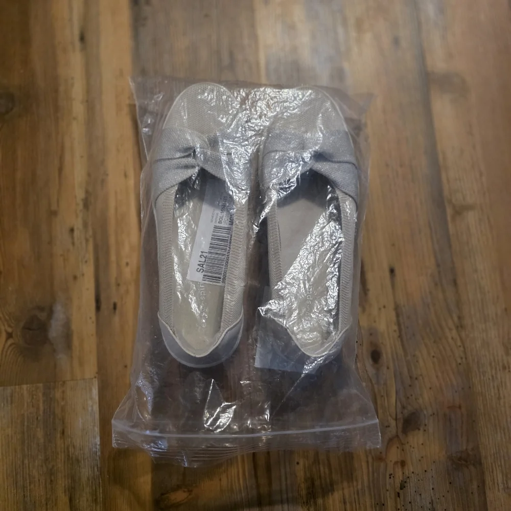 Easy Spirit Slip-On Flats Size 8M Beige Knit Bow Comfort Shoes New - Picture 5 of 5